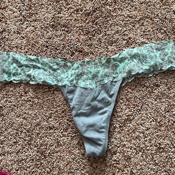 VS PINK panty bundle - Picture 2 of 6